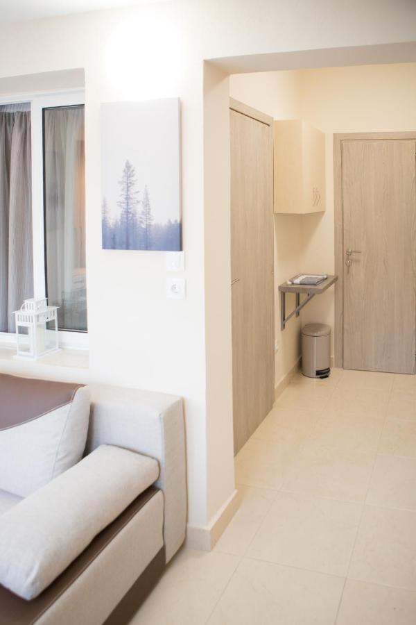 Kosmos Service Apartment Modern Spirit City Center With Additional Cost Parking Szaloniki Kültér fotó