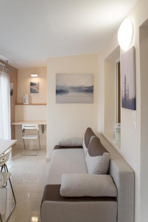 Kosmos Service Apartment Modern Spirit City Center With Additional Cost Parking Szaloniki Kültér fotó